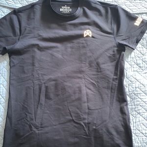 Raw Gear men’s M scoop hem shirt